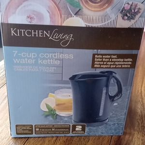 Kitchen living 7 cup cordless water kettle.
